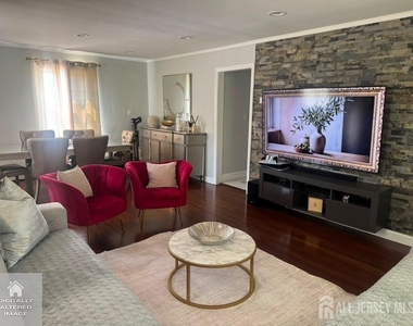 329 Ford Ave Avenue - Photo Thumbnail 6