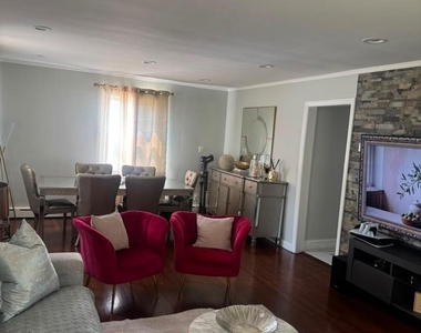 329 Ford Ave Avenue - Photo Thumbnail 5
