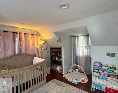 329 Ford Ave Avenue - Photo Thumbnail 15