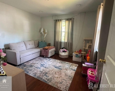329 Ford Ave Avenue - Photo Thumbnail 17