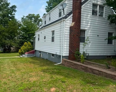 329 Ford Ave Avenue - Photo Thumbnail 2