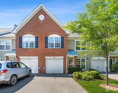 16 Lee Court - Photo Thumbnail 2