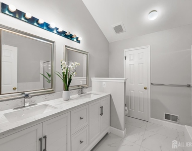 16 Lee Court - Photo Thumbnail 27