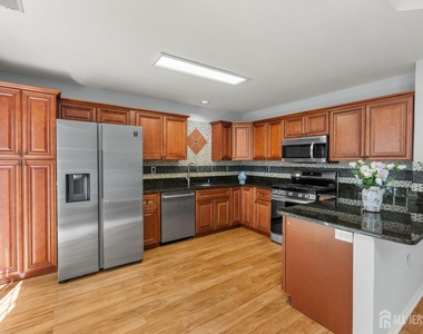 16 Lee Court - Photo Thumbnail 9