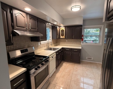 183 E Henry Place E - Photo Thumbnail 1