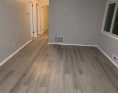 183 E Henry Place E - Photo Thumbnail 3