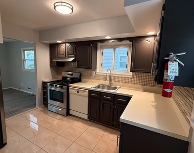 183 E Henry Place E - Photo Thumbnail 2