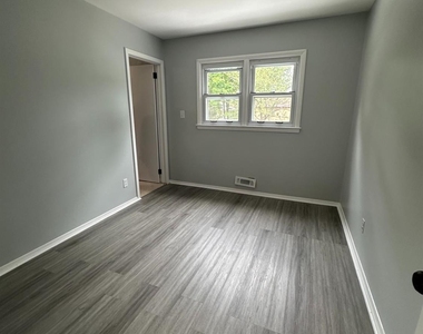 183 E Henry Place E - Photo Thumbnail 7
