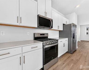 120 Essex Drive - Photo Thumbnail 8