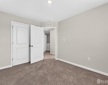 120 Essex Drive - Photo Thumbnail 18
