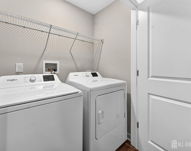 120 Essex Drive - Photo Thumbnail 23