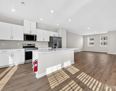 120 Essex Drive - Photo Thumbnail 4