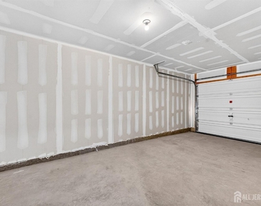 120 Essex Drive - Photo Thumbnail 24