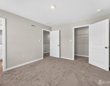 120 Essex Drive - Photo Thumbnail 13