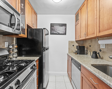 225 E 57th Street - Photo Thumbnail 3