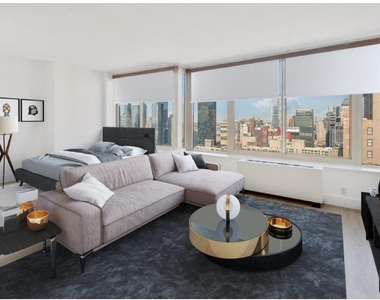315 W 33rd Street - Photo Thumbnail 3