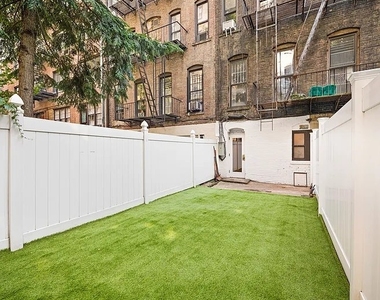 323 E 90th Street - Photo Thumbnail 1