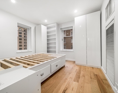 106 Central Park S - Photo Thumbnail 2