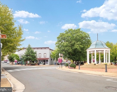 401 E Main Street - Photo Thumbnail 9