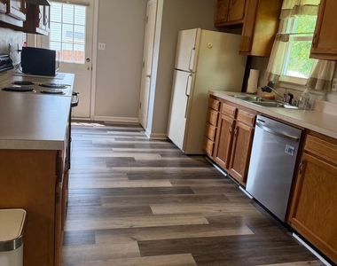 11722 Camelot Way - Photo Thumbnail 3