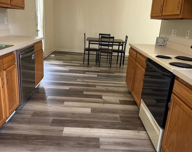 11722 Camelot Way - Photo Thumbnail 4