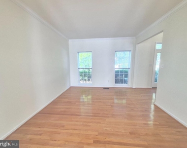 5207 Linden Drive - Photo Thumbnail 2