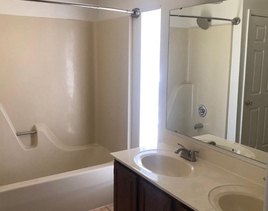 12805 Valleyhill Street - Photo Thumbnail 9