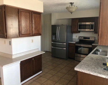12805 Valleyhill Street - Photo Thumbnail 4
