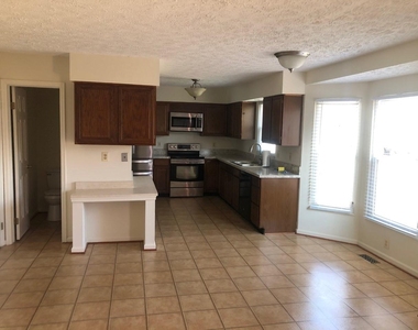 12805 Valleyhill Street - Photo Thumbnail 5
