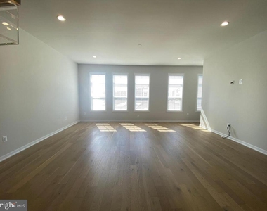 22274 Rivanna Shore Ter - Photo Thumbnail 7