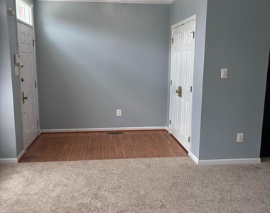 42902 Overly Square - Photo Thumbnail 1