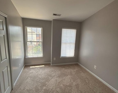 42902 Overly Square - Photo Thumbnail 17