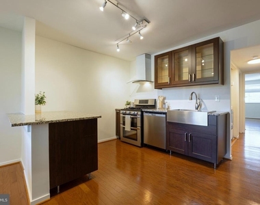 1643 Parkcrest Circle - Photo Thumbnail 2