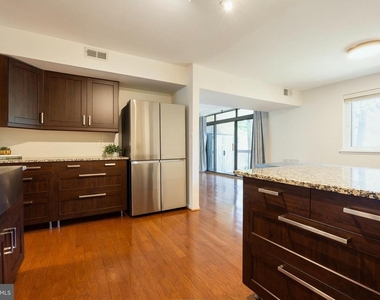 1643 Parkcrest Circle - Photo Thumbnail 3
