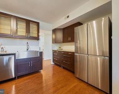 1643 Parkcrest Circle - Photo Thumbnail 1