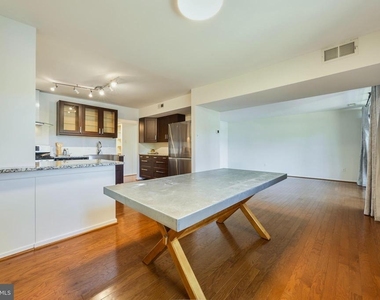 1643 Parkcrest Circle - Photo Thumbnail 8