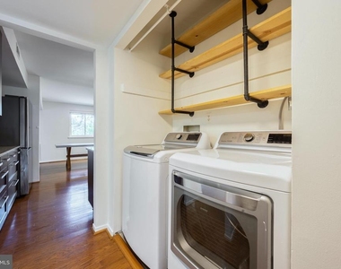 1643 Parkcrest Circle - Photo Thumbnail 17