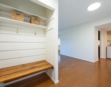 1643 Parkcrest Circle - Photo Thumbnail 5