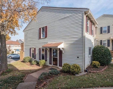 13817 Cabernet Court - Photo Thumbnail 2