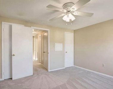 13817 Cabernet Court - Photo Thumbnail 9