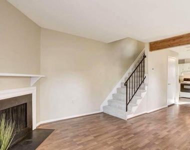 13817 Cabernet Court - Photo Thumbnail 5