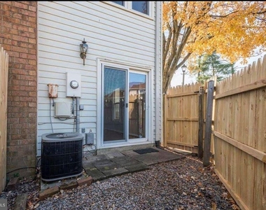 13817 Cabernet Court - Photo Thumbnail 14