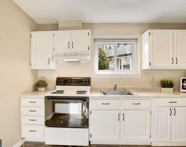 13817 Cabernet Court - Photo Thumbnail 6