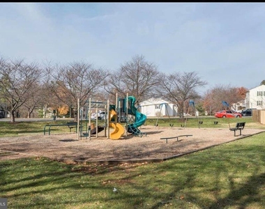 13817 Cabernet Court - Photo Thumbnail 16