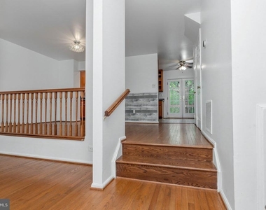 8207 Cedar Landing Court - Photo Thumbnail 3