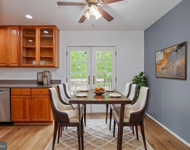 8207 Cedar Landing Court - Photo Thumbnail 11
