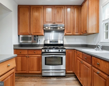 8207 Cedar Landing Court - Photo Thumbnail 17