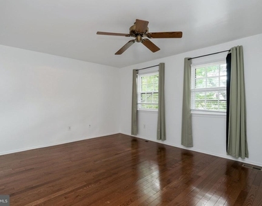 8207 Cedar Landing Court - Photo Thumbnail 20