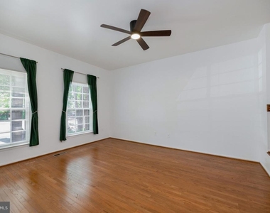 8207 Cedar Landing Court - Photo Thumbnail 4