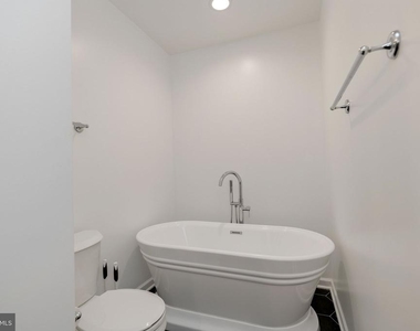 8207 Cedar Landing Court - Photo Thumbnail 25